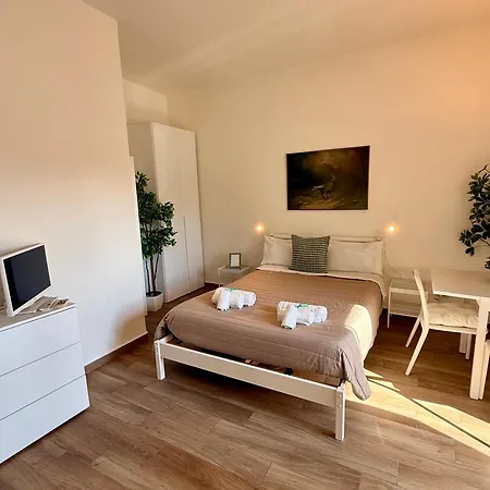 Loft Corso Trieste Free Parking & Kitchen Vakantiehuis