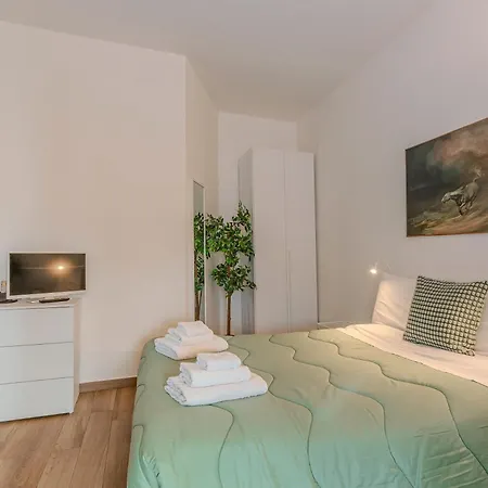 Semesterbostad Loft Corso Trieste Free Parking & Kitchen *